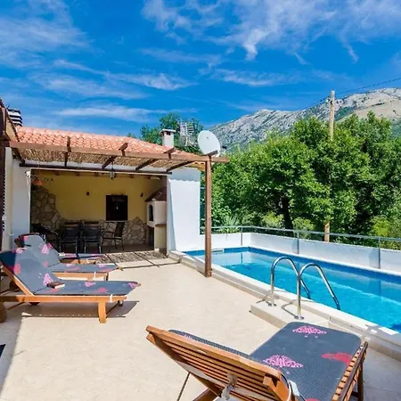 Tranquil With Pool *