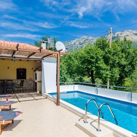 Tranquil With Pool *