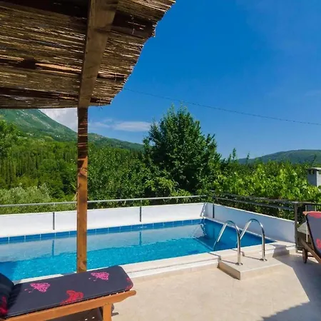 Villa Tranquil With Pool Gruda