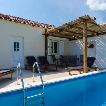 Tranquil With Pool Villa
