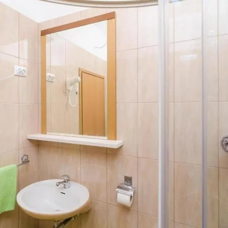 Tranquil With Pool Gruda