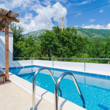 Villa Tranquil With Pool Gruda