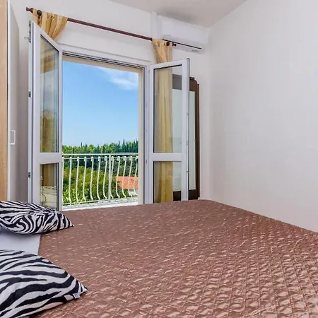 Tranquil With Pool Vila *