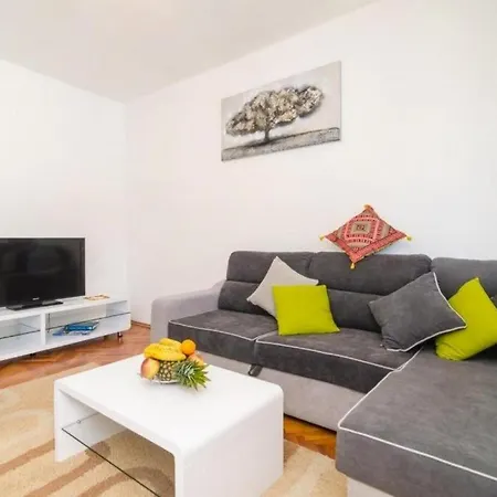 Vila Tranquil With Pool Gruda