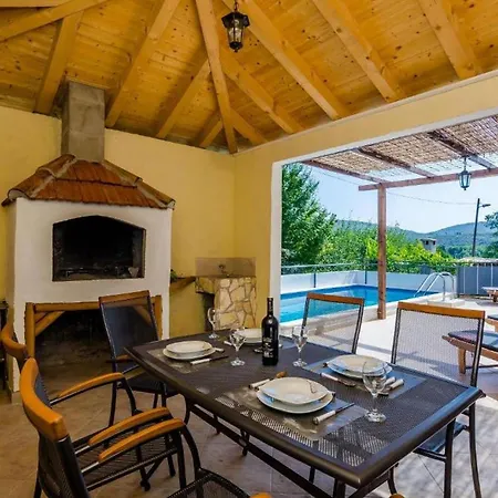 Vila Tranquil With Pool Gruda