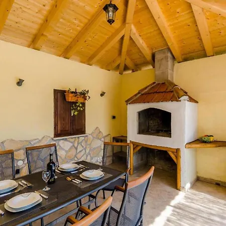 Tranquil With Pool * Gruda